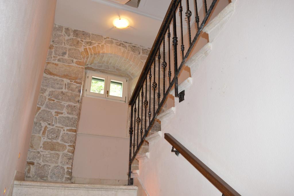 Mila Apartment Sinj Exterior foto